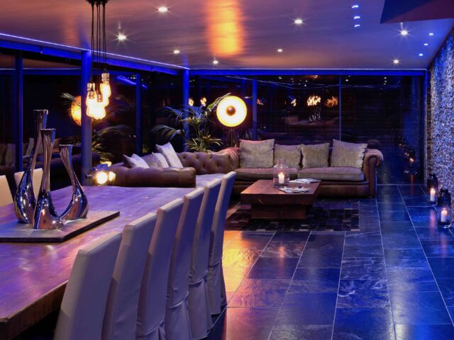 Hawthorn Villa - Lounge and Dining